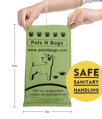 Ecoの友好的な小犬の無駄はペット習慣によって印刷される生物分解性の船尾袋のホールダーを袋に入れます